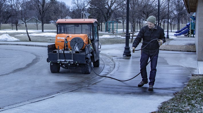 How to Choose the Right Equipment for Liquid De-icing and Anti-icing