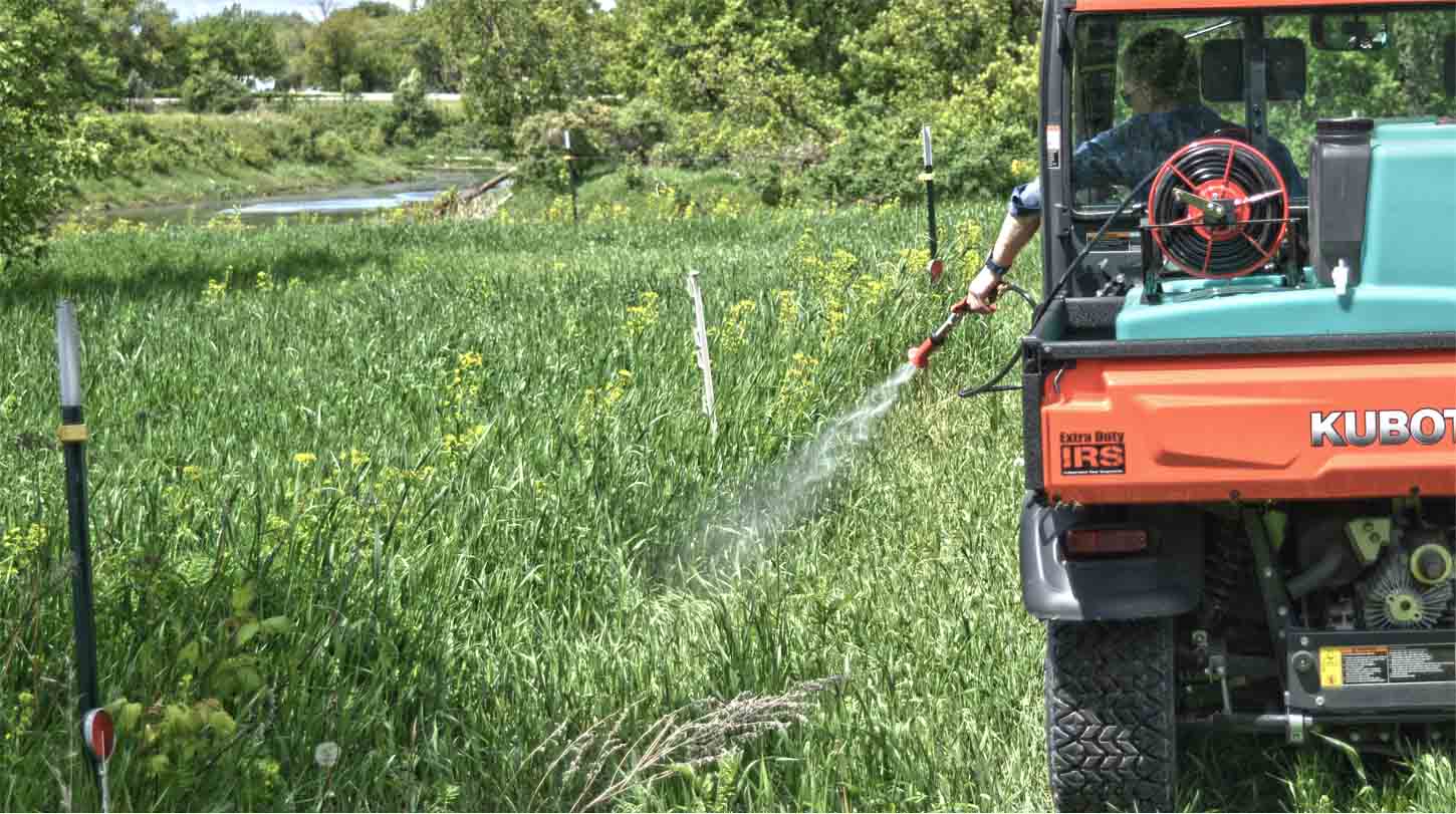 4 Revealing Fenceline Spraying Tips That Will Save You Time